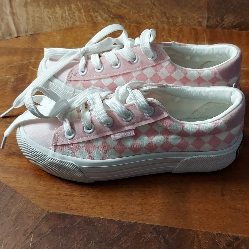Mudd sneakers